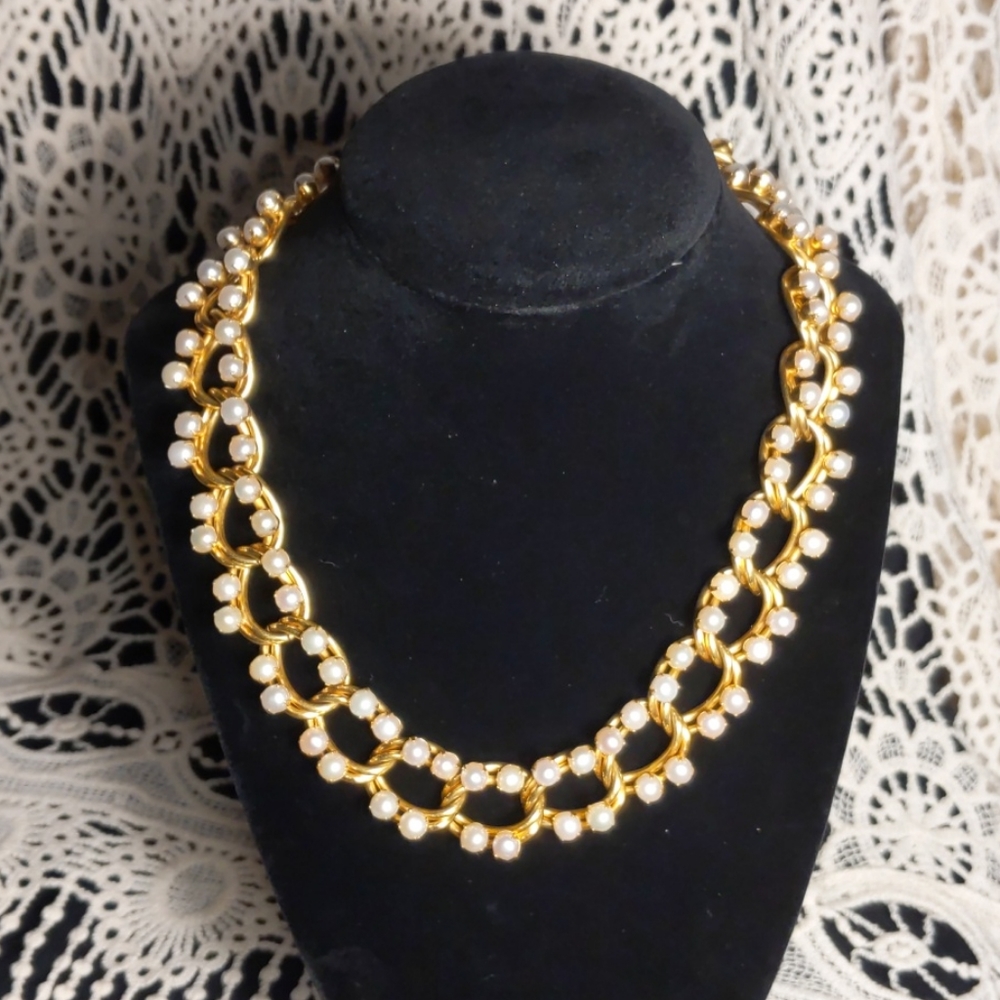 Fine gold and pearl necklace